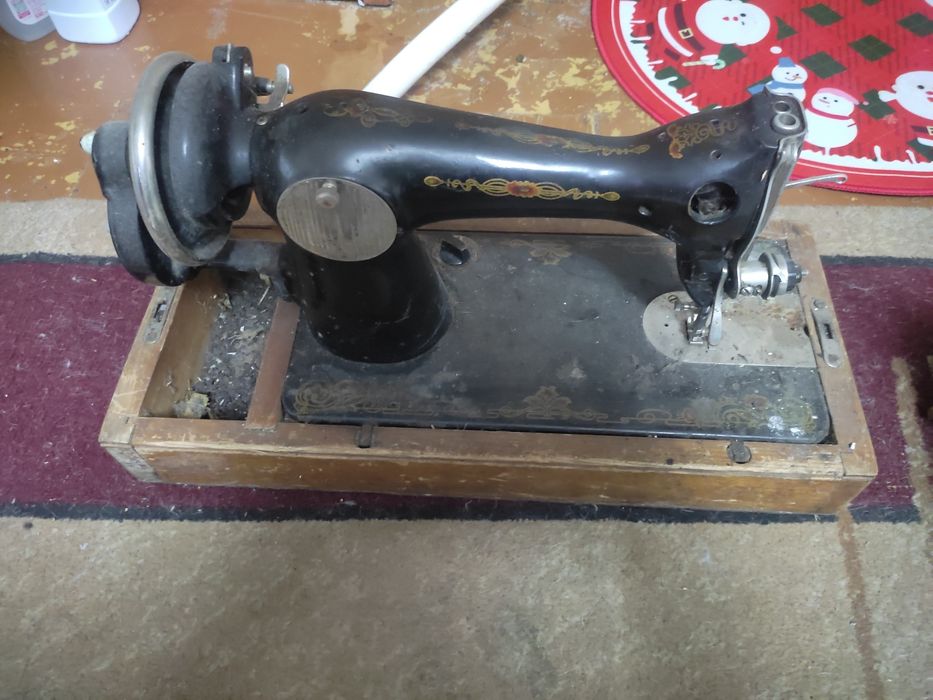 Продам швейную машинку