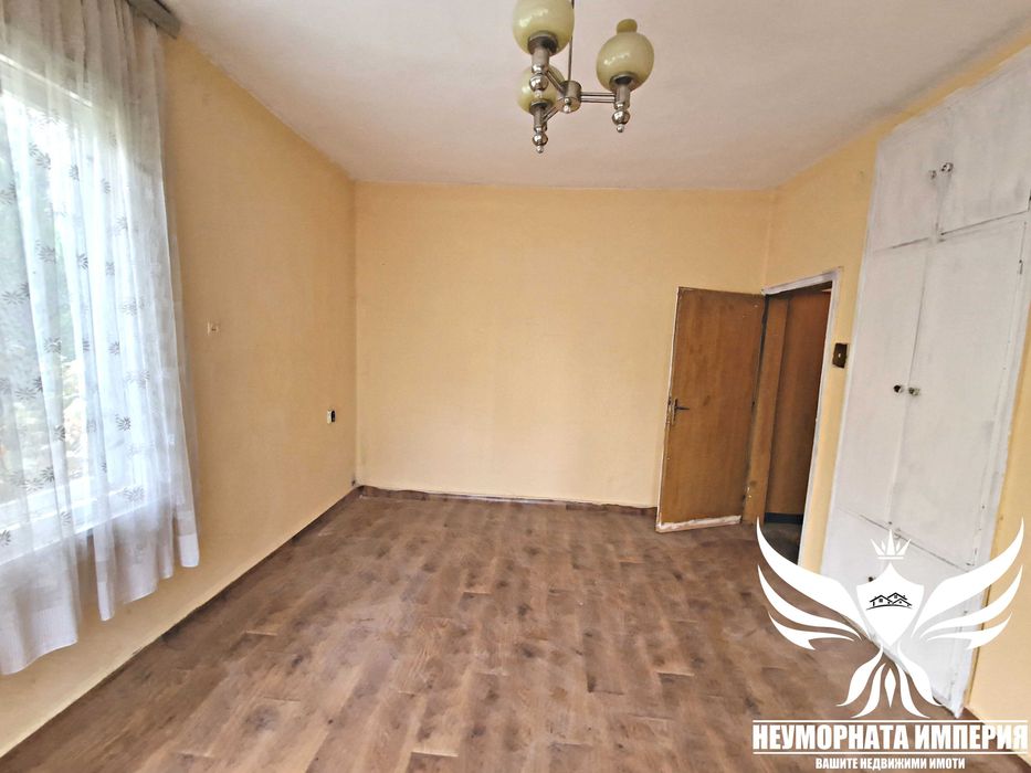 Продавам тристаен 128кв. 1ет. с гараж в гр.Асеновград, широк център