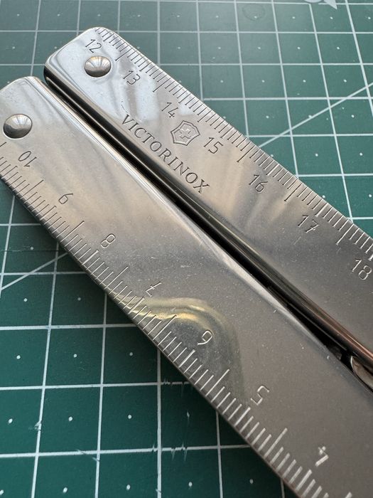 Мультитул Victorinox SwissTool