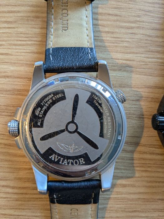 2 Ceasuri Aviator, Timberland, citește anunțul.