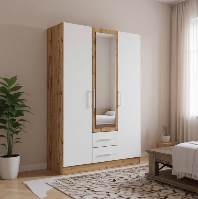 Продается шкаф трехдверный