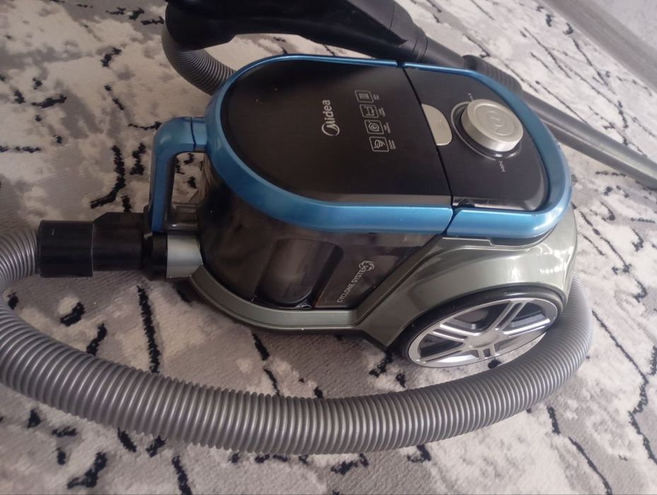 Продается свой пылесос Артель со стаканом