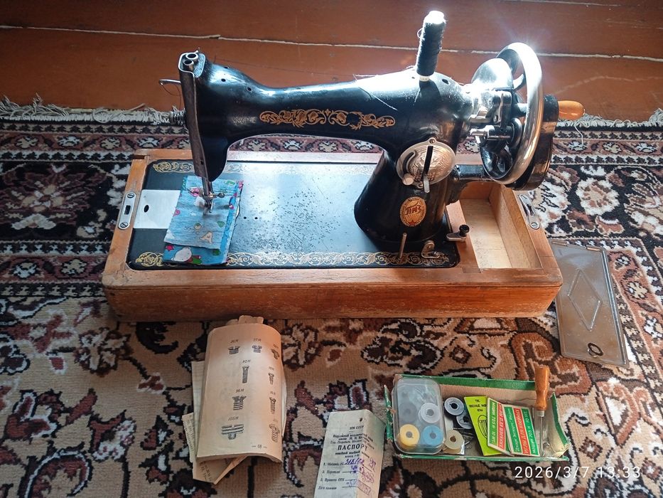 Продам швейную машинку