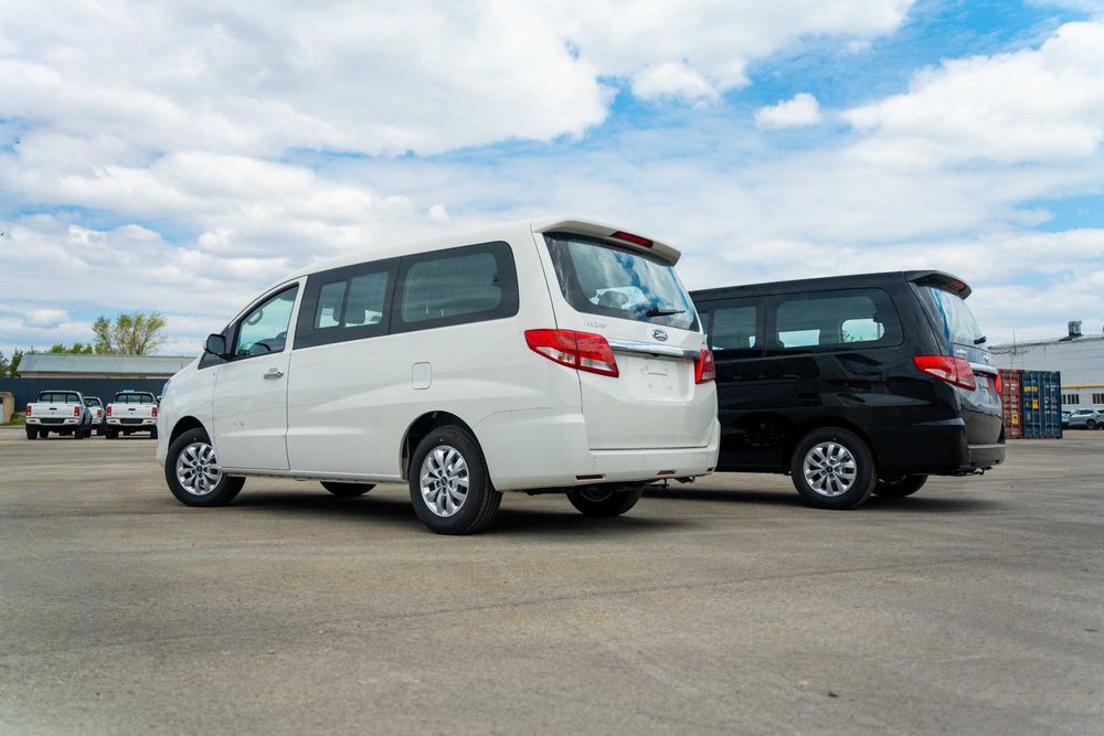 Продам минивэн JAC M4 6+1