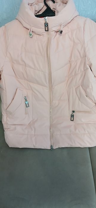 Продам куртку женскую.