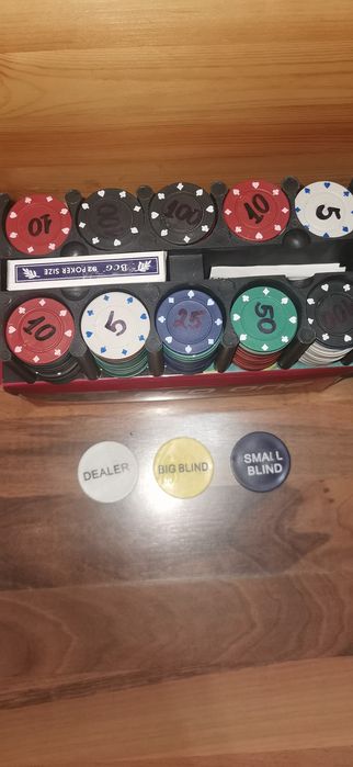 Комплект чипове за покер