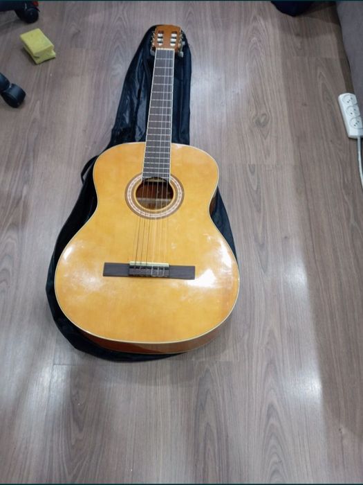 Гитара акустическая