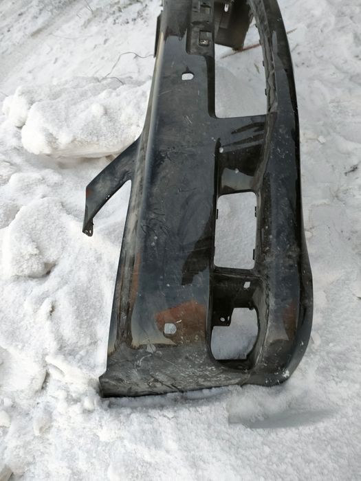 продам бампер на Crown