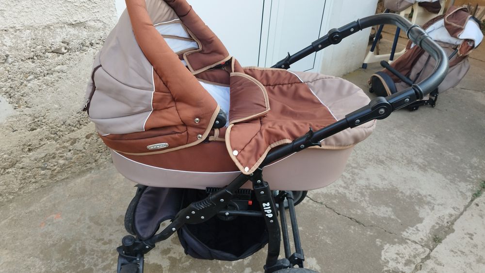 Продавам бебешка количка ZIPP (с два коша) само за 90 лева!