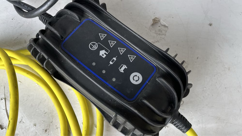 Зарядно VW Passat/Audi e-tron