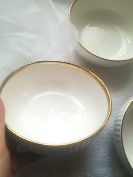 Продам тарелки красивые