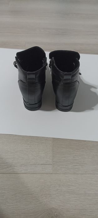 Дамски кожени боти като нови