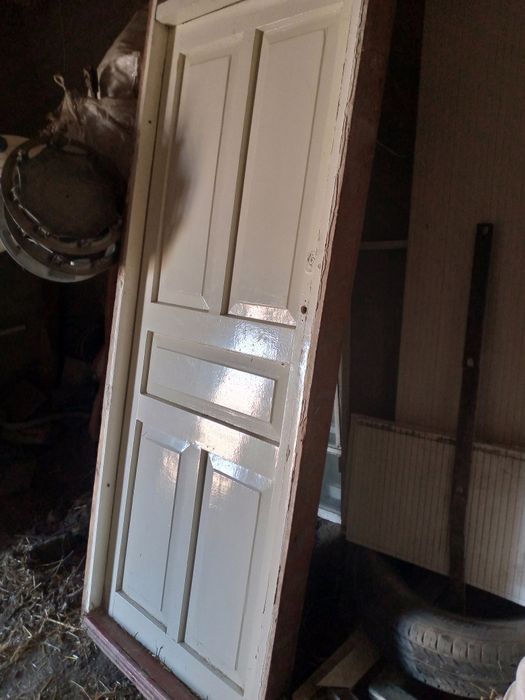 Rasiyski eshik sotiladi