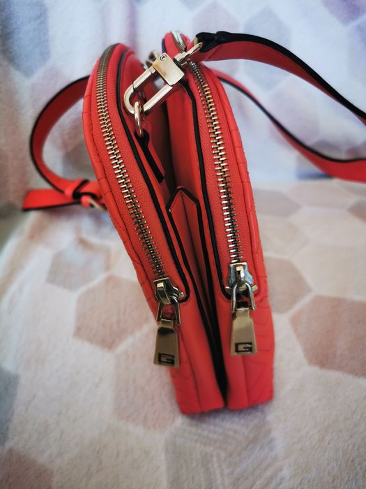 Чантичка малка  GUESS