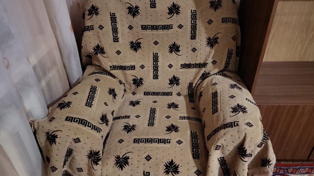 Отдадим диван и кресло