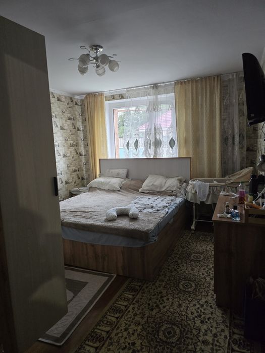 Продам пол дома 12 соток земли