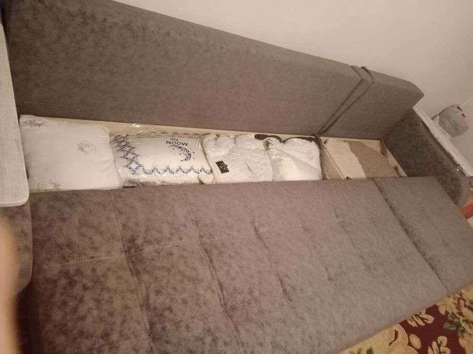 Продам диван 4 метра