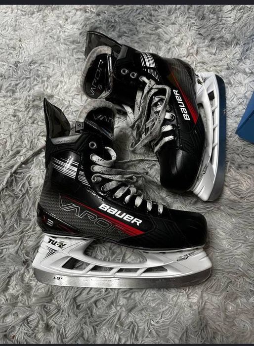 Хоккейные коньки Bauer примерно 41-42 размер