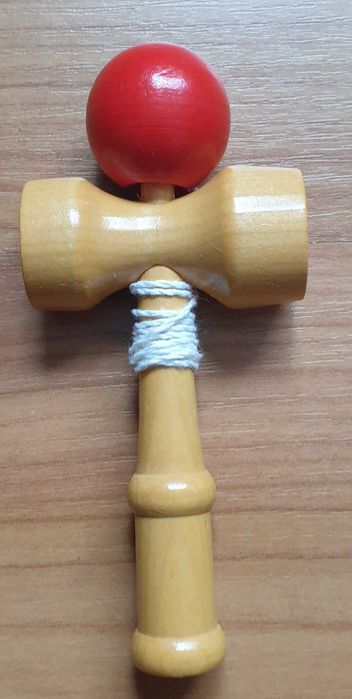 Kendama din lemn rosu 14 cm  - NOU