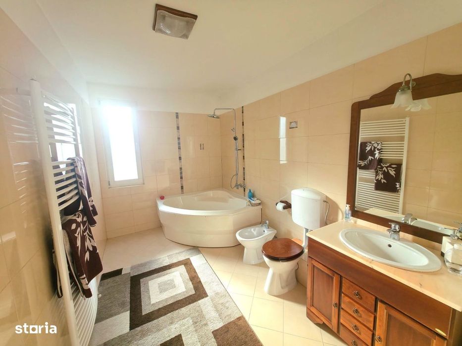 Casa superba, orizont-Livezeni, 920 mp teren