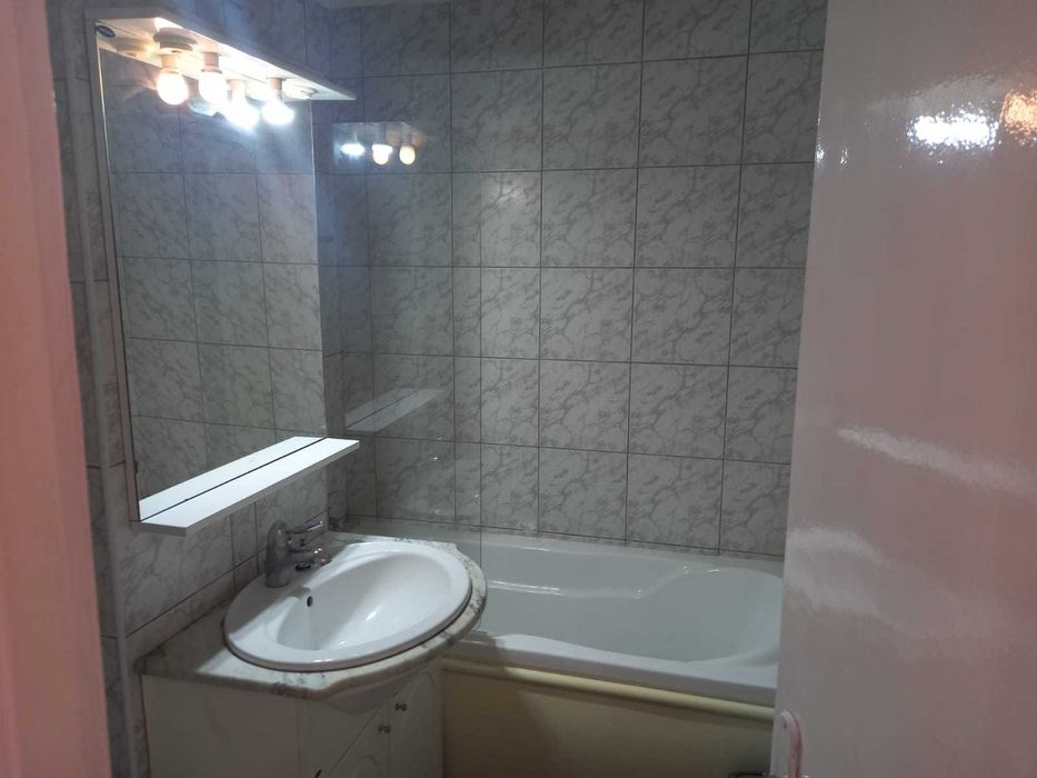 Inchiriez apartament doua camere, decomandat, etaj 1, zona Torontalului, vis-a-vis de Vox ! 0734 662 881