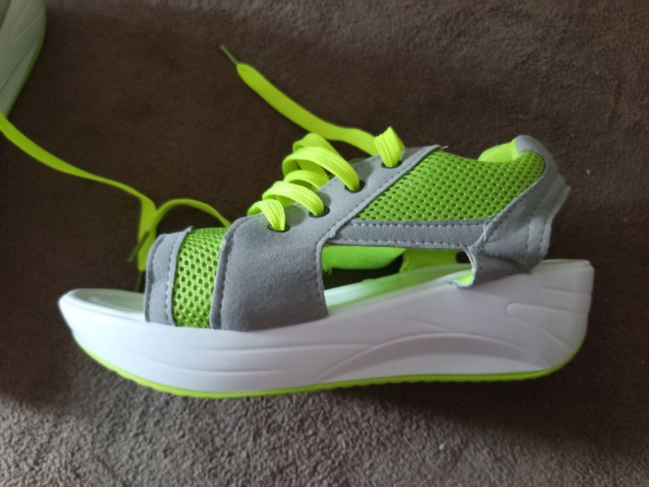 Дамски летни спортни обувки