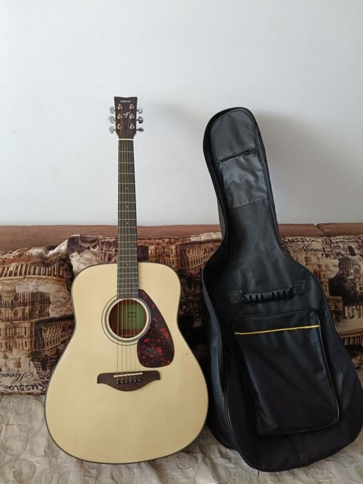 Продам гитару Yamaha