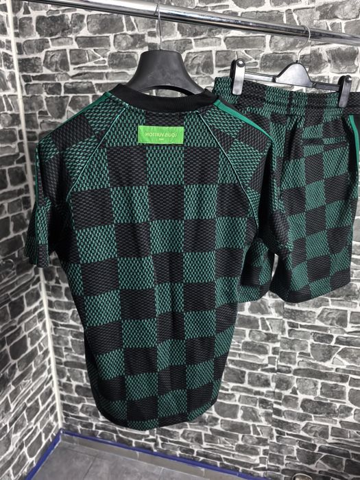 Lois Vieton летен екип