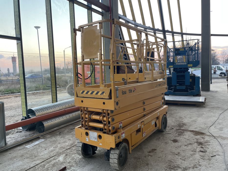 Închiriez Nacela tip Foarfeca