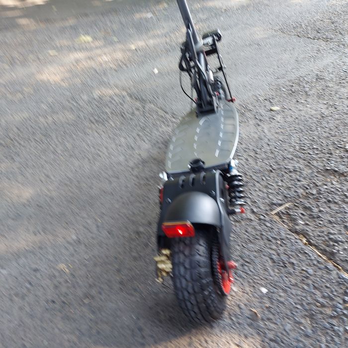 Trotineta elecyrica.