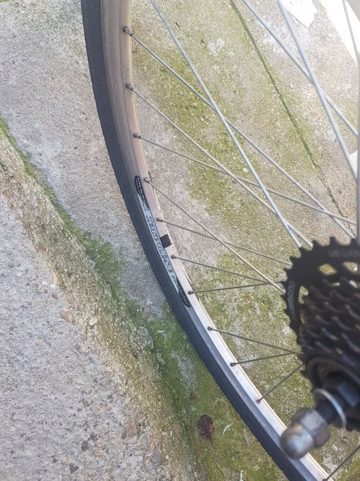 Roata de bicicletă pe 28  janta dubla din aluminiu  în  stare bună