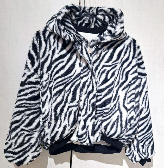 Продаю куртку для девочки 10-12 лет