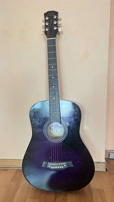 Продаю гитару почти новая