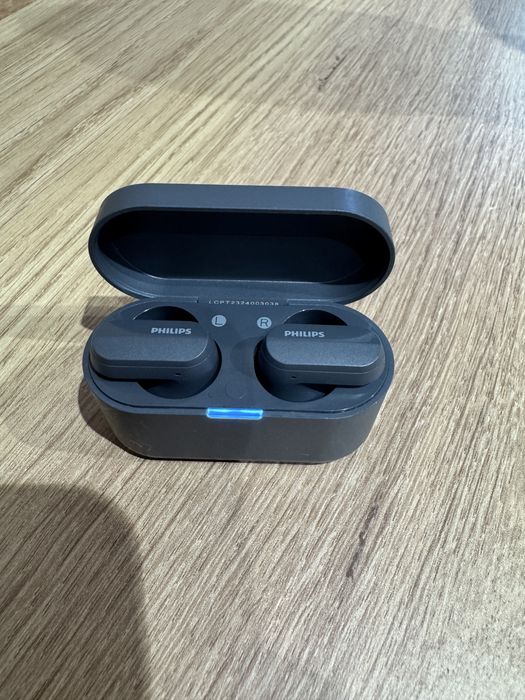 Casti audio in ear cu ANC