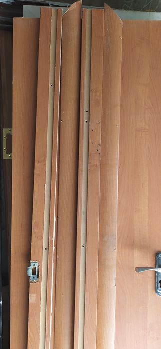 Дверь 2 ×0,6 метра комплект.