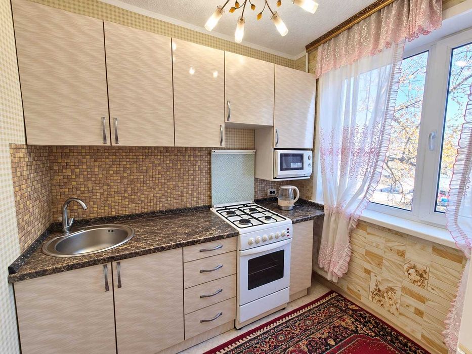 Продам 2 комн квартиру на 6 мкр