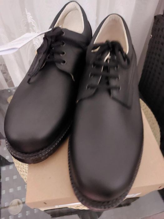 Обувки от естественакожа.