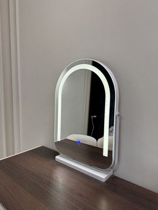 Столик для макияжа