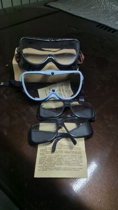 Продам очки защитныее