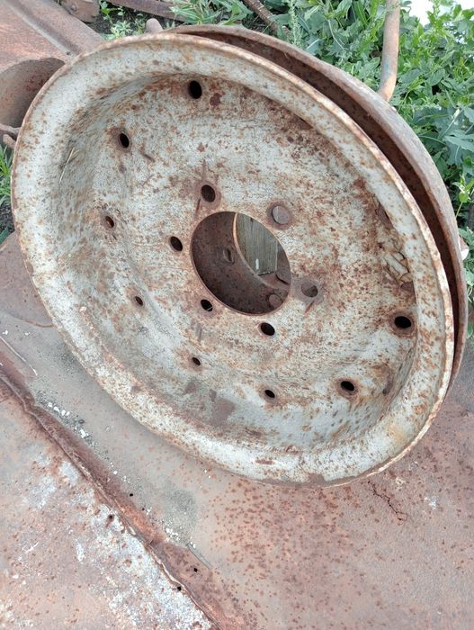 Ступицы, диски , рессоры ПТС -4