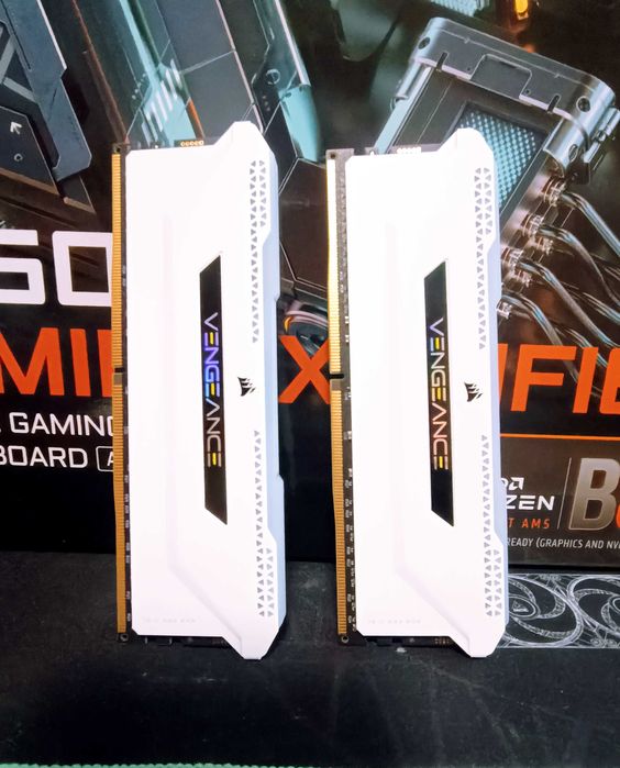 Рам 32GB (2x16GB) DDR4 3600MHz Corsair Vengeance RGB PRO SL White