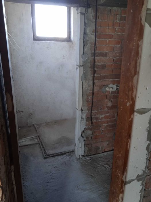 Етаж от къща продавам.