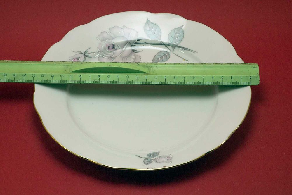 4 тарелки "Ветка розы" Тонкий Чехословацкий фарфор.