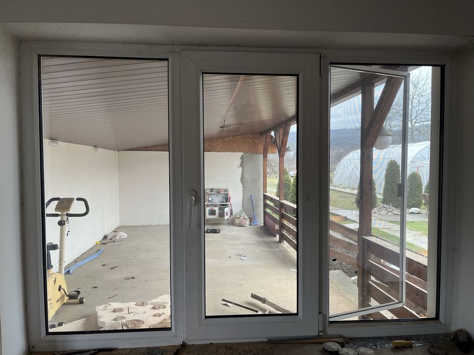 Vand usa dubla  si doua ferestre termopan