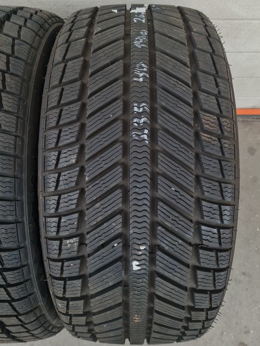 Зимни гуми 4 броя SYRON Everest1 235 40 R19