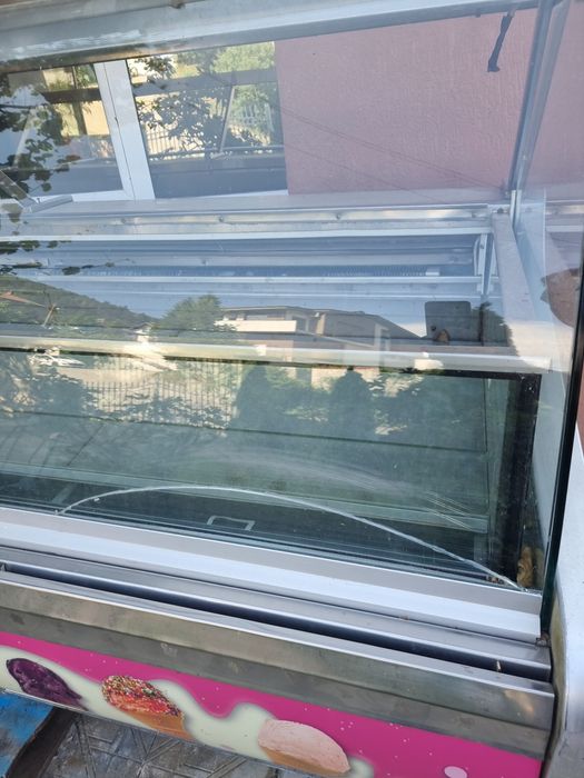 Витрина за сладолед isa