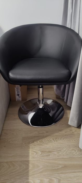 Scaune și Oglindă Salon
