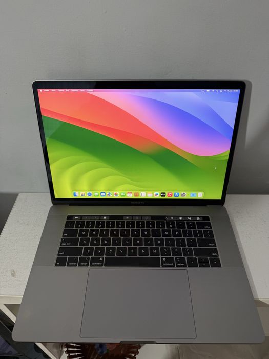 Macbook Pro 15inch/2018/i7/16/256/4Gb /full box