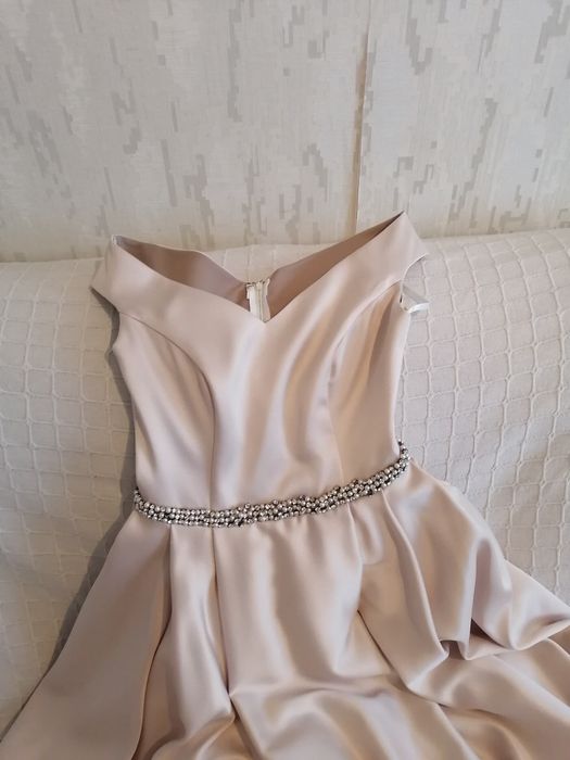 Продажа выпускного платья.