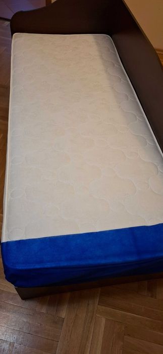 Продавам ъглово легло с ракла и механизъм + матрак 82/190 см